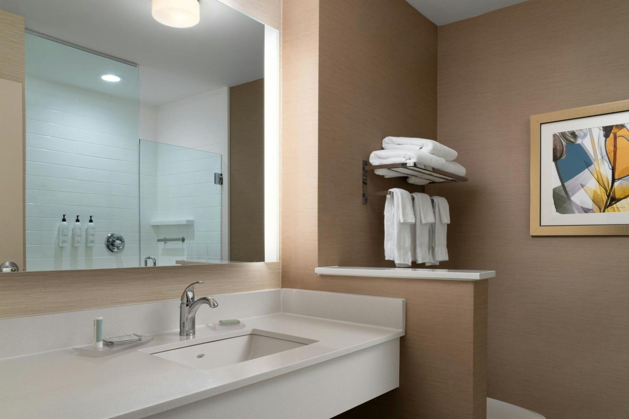 Fairfield Inn & Suites By Marriott Лондон Экстерьер фото