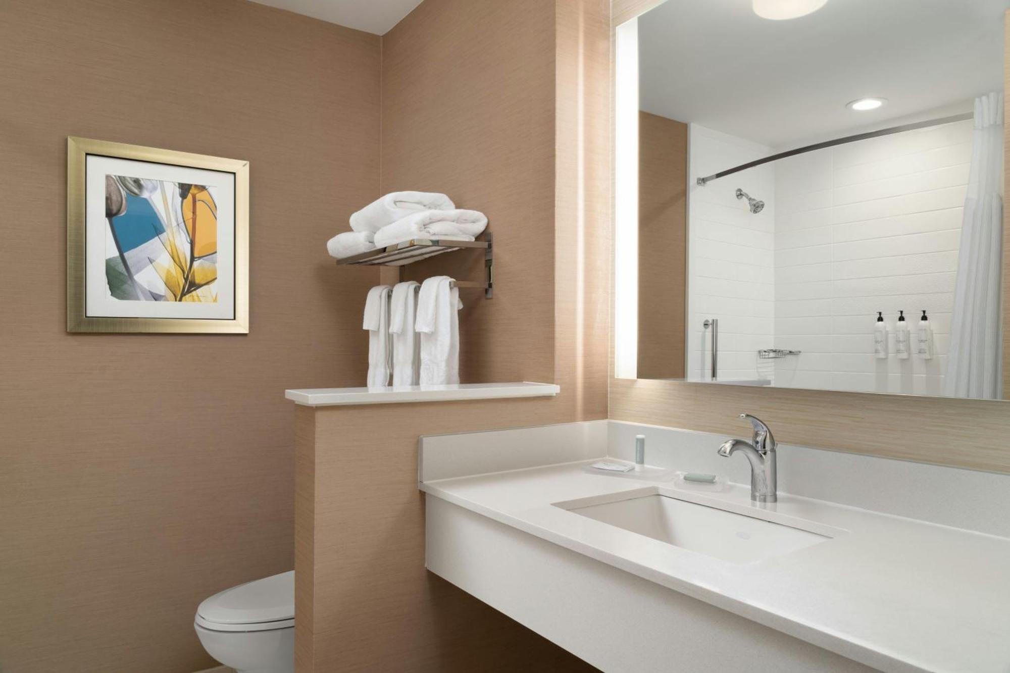 Fairfield Inn & Suites By Marriott Лондон Экстерьер фото