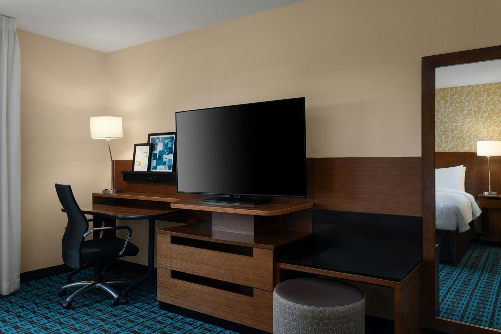 Fairfield Inn & Suites By Marriott Лондон Экстерьер фото
