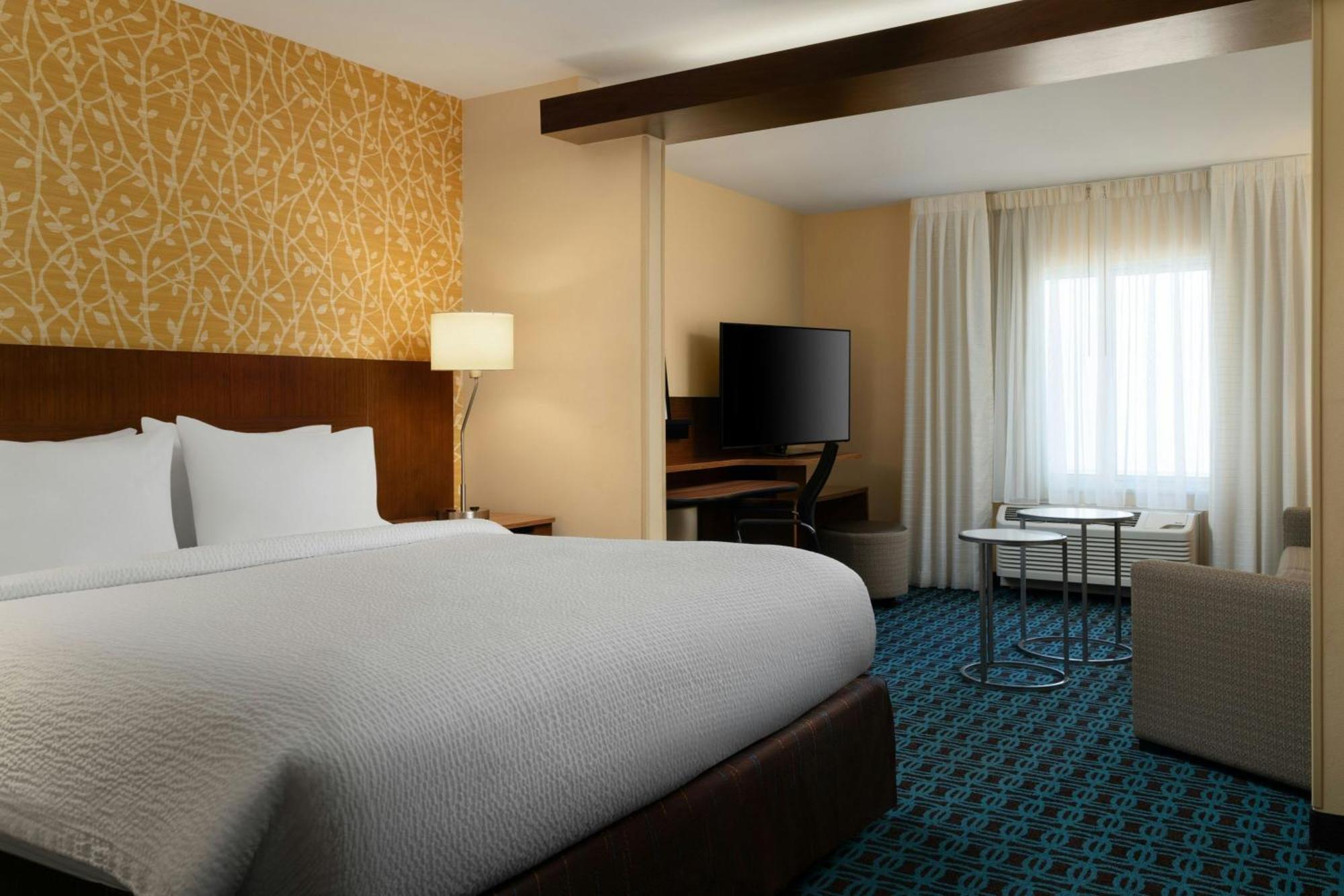Fairfield Inn & Suites By Marriott Лондон Экстерьер фото